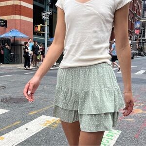 NWOT Brandy Melville IZZY FLORAL MINI SKIRT